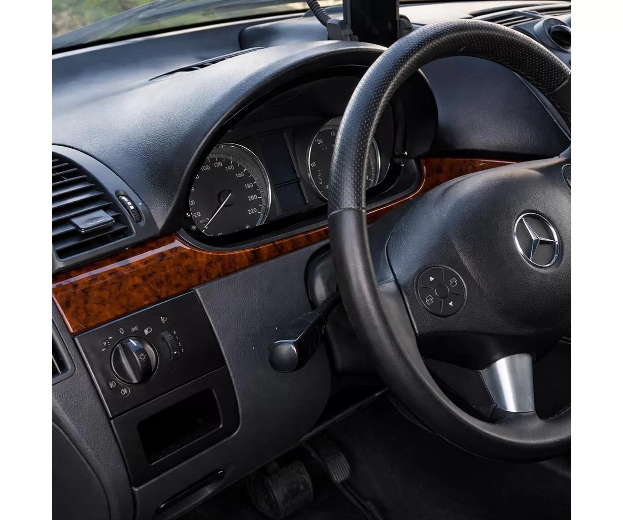 Mercedes Vito W639 2003-2006 Mascherine sagomate per rivestimento cruscotti 2-Decori Mercedes Vito W639 2003-2006 Mascherine sagomate per rivestimento cruscotti 2-Decori