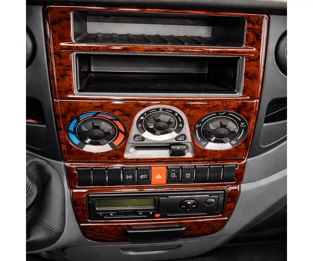 Iveco Daily 01.2010 Mascherine sagomate per rivestimento cruscotti 4-Decori Iveco Daily 01.2010 Mascherine sagomate per rivestimento cruscotti 4-Decori