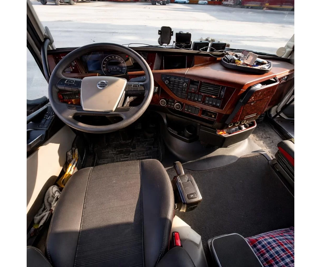 Volvo FH Version 4 01.2013 Mascherine sagomate per rivestimento cruscotti 11-Decori Volvo FH Version 4 01.2013 Mascherine sagomate per rivestimento cruscotti 11-Decori