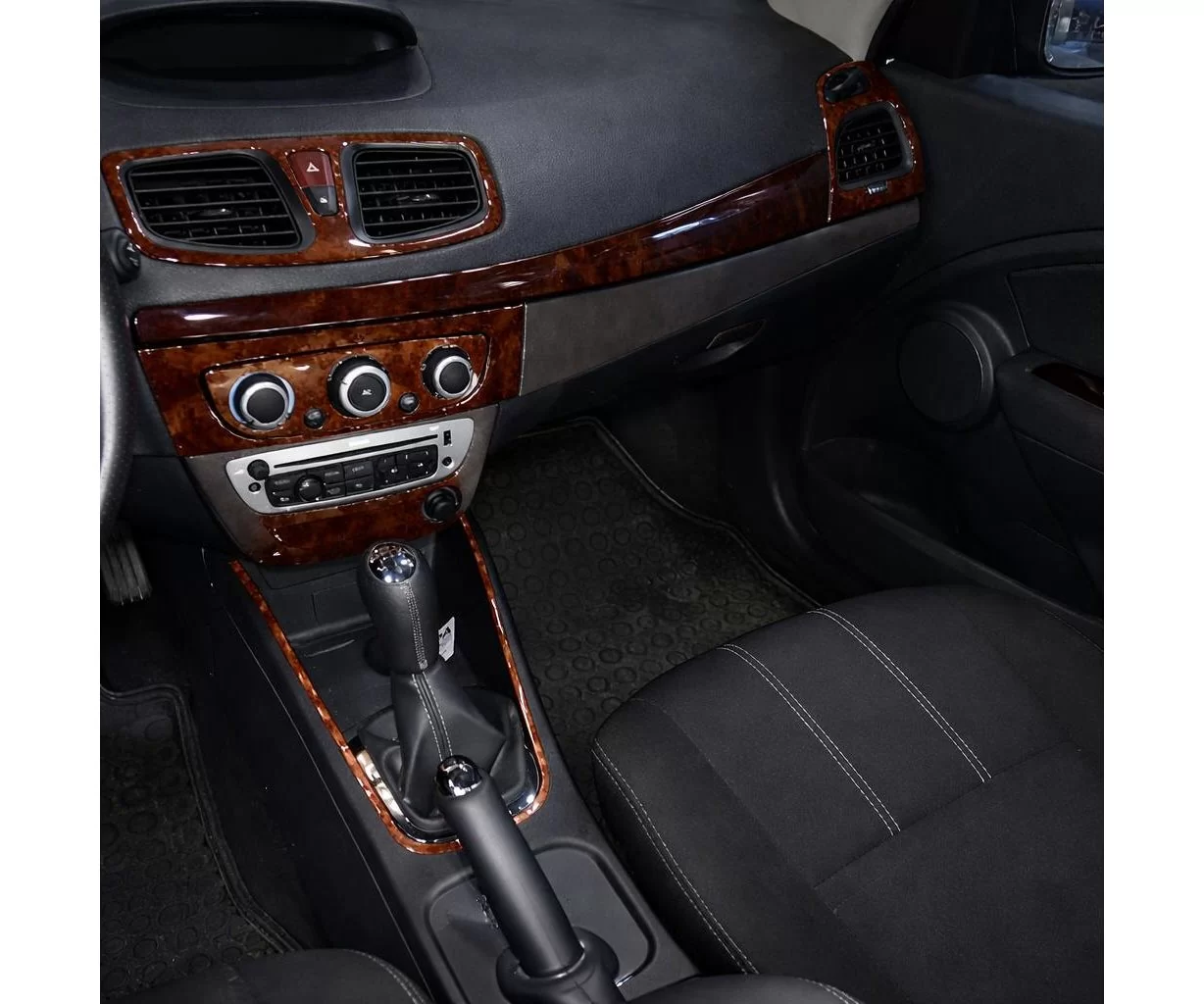 Renault Fluence 01.2010 Mascherine sagomate per rivestimento cruscotti 13-Decori