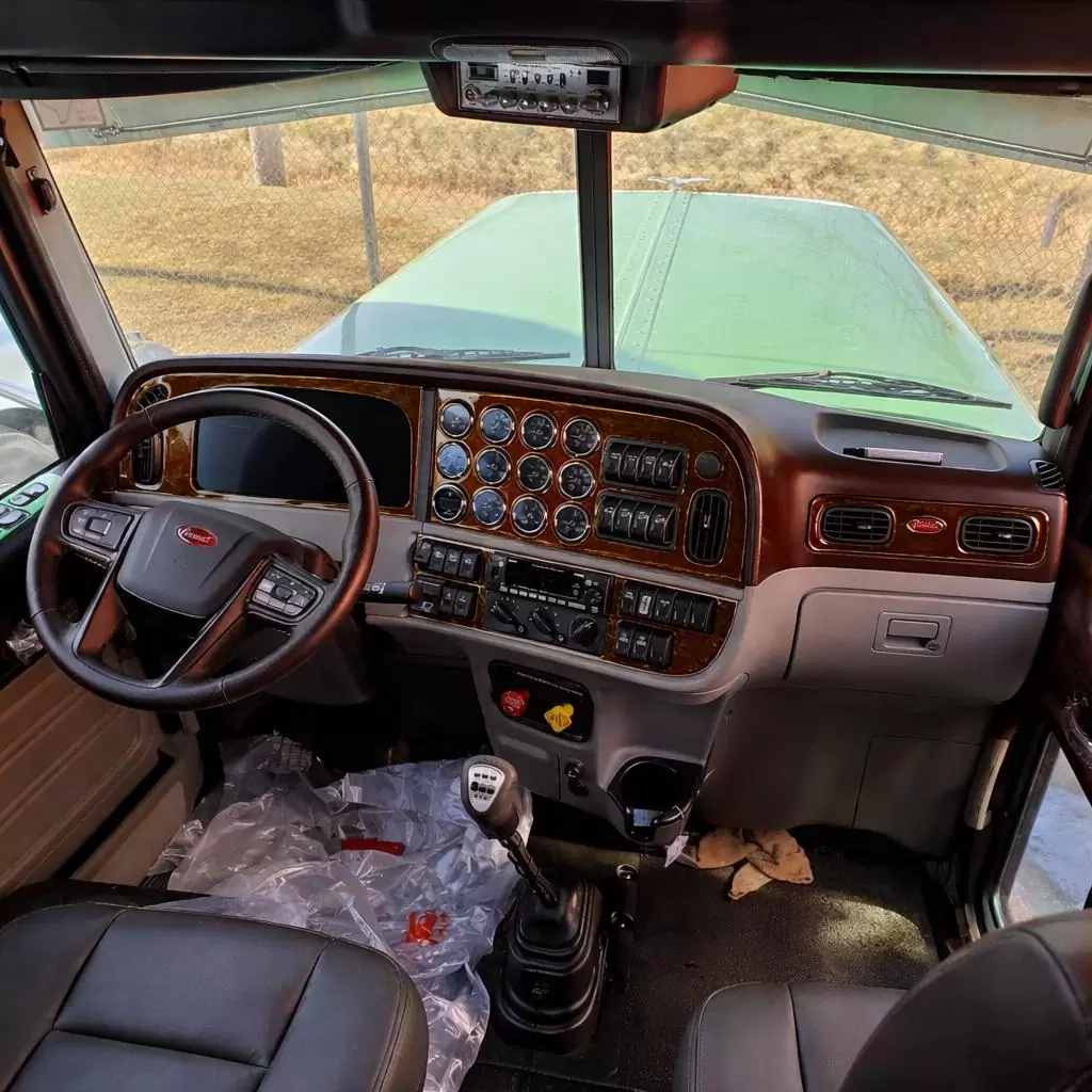 Peterbilt 365 Truck - Anno 2016-2021 Interni Cabin Style Much Original Dash kit trim Peterbilt 365 Truck - Anno 2016-2021 Interni Cabin Style Much Original Dash kit trim