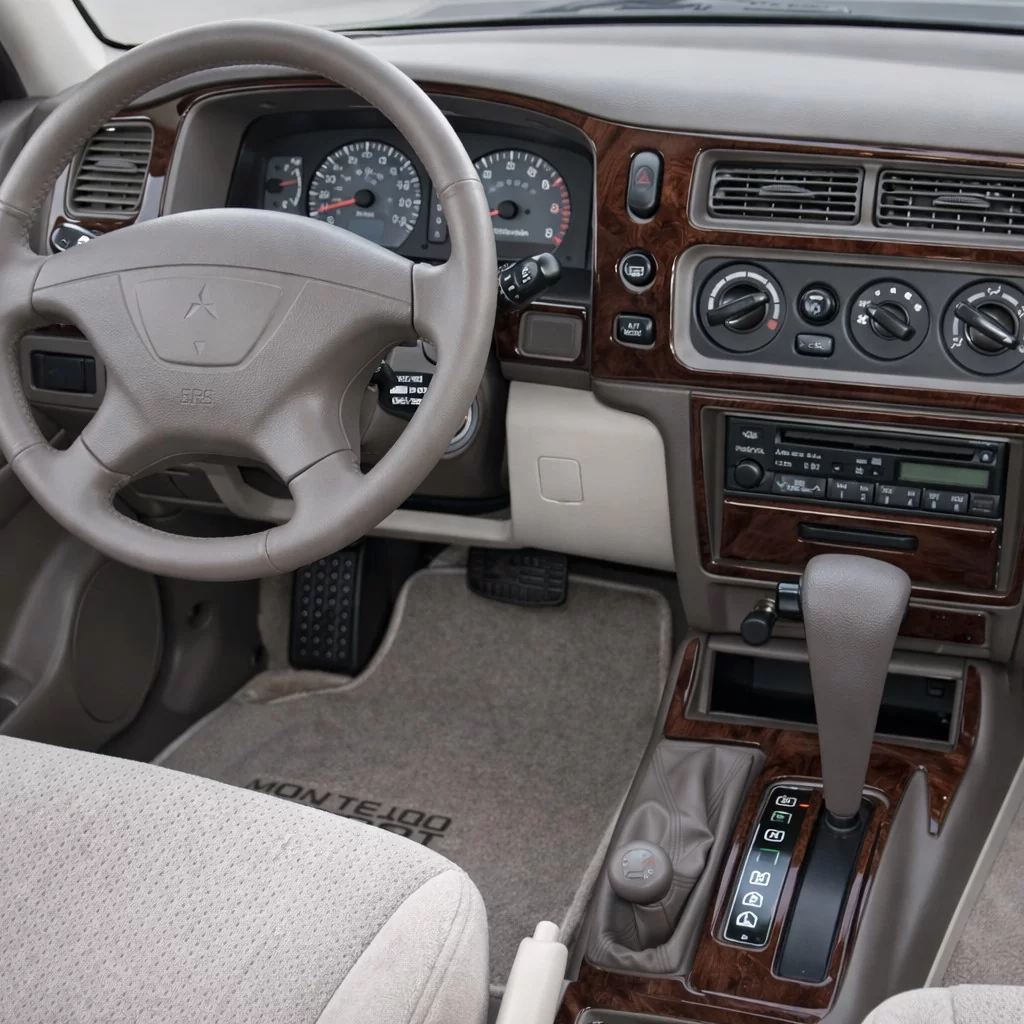 Mitsubishi Pajero Sport/Montero Sport 1998-2008 Without Overhead, 24 Parts Mascherine sagomate per rivestimento cruscotti 