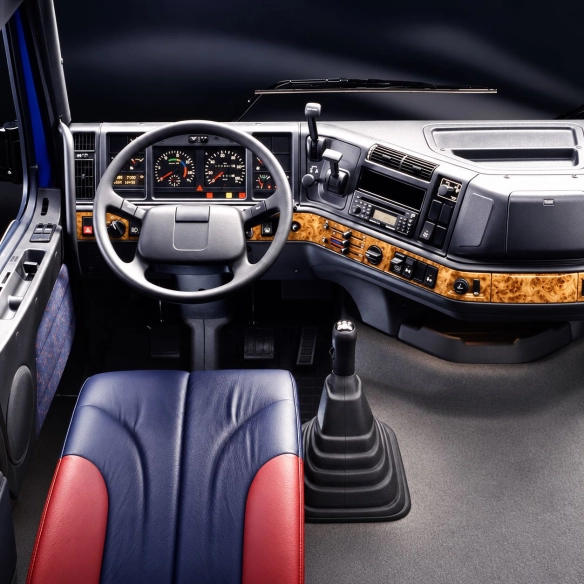 Volvo FH12/FH16 1993-in poi kit rivestimento cruscotto e interni 3D 16 pezzi