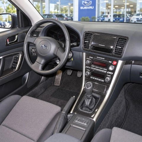Subaru Legacy 2005-2006 con sistema di navigazione kit rivestimento cruscotto e interni 3D