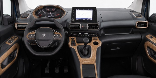 Peugeot Partner: upgrade degli interni con kit decorativo 3D