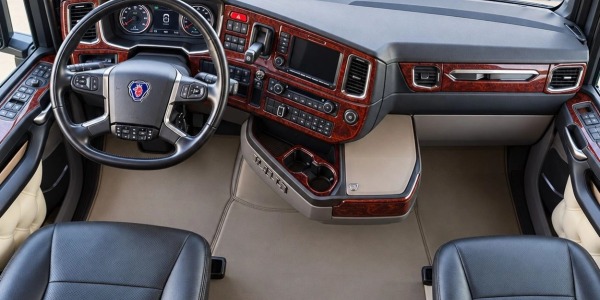 Interni Scania S e R Next Generation: kit cruscotto e accessori interni