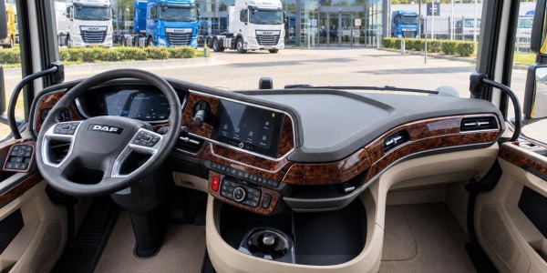 Interni DAF XG e XG+: kit cruscotto e accessori interni per la New Generation